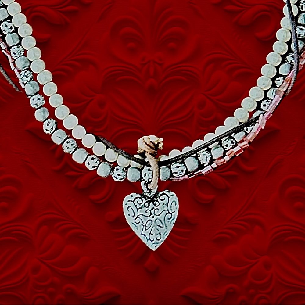 EUC! FOUR STRAND PENDENT NECKLACE - Picture 4 of 6
